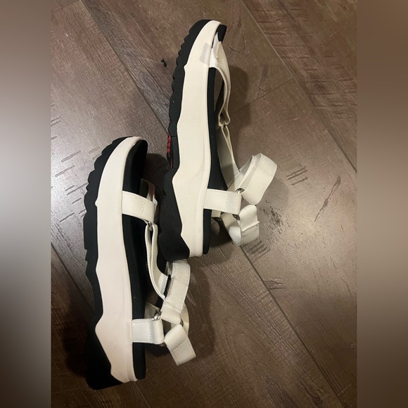 Teva Jadito Universal Comfort Sandal - Picture 8 of 11